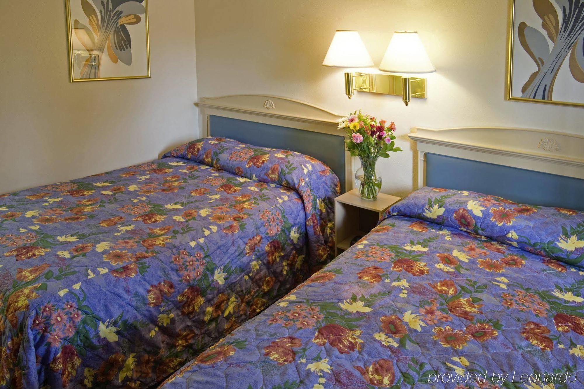 Americas Best Value Inn Thousand Oaks Room photo